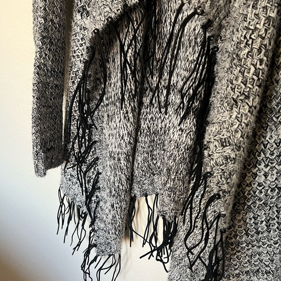 Ontwelfth | Fringe Knit Cardigan - Picture 4 of 9